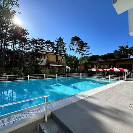 Flat In With Pool Apartment *
