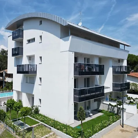 Flat In With Pool