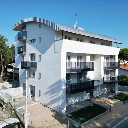 Flat In With Pool Apartment